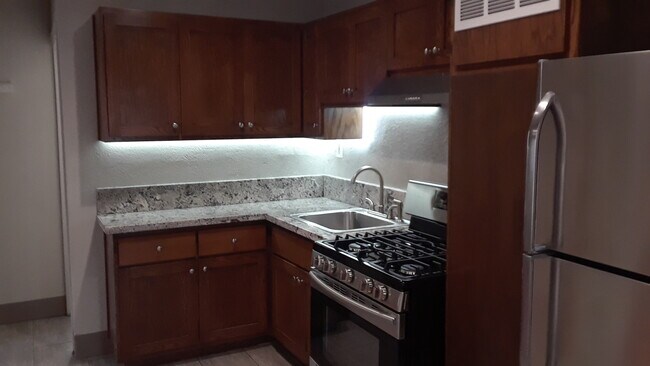 Building Photo - 516 Rimmer Ave