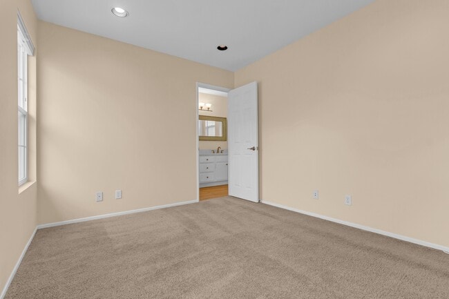 Building Photo - 51 Danbury Ln