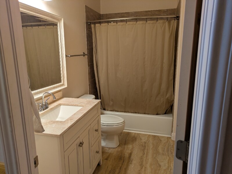 Building Photo - 1591 Roseanna Dr