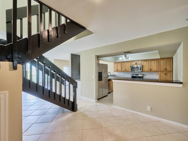 Building Photo - 6040 Glendale Dr