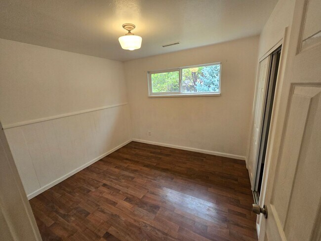 Building Photo - West-Flagstaff 4bd/2ba House Near NAU & CCC -Students & Pets OK!! Avail. July 10th!