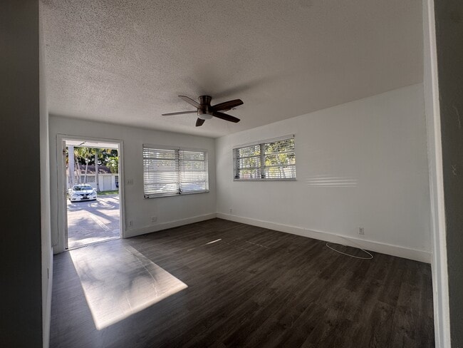 Building Photo - 4140 SW 24th Ct