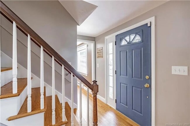 Building Photo - Spacious 4BR House in Enfield