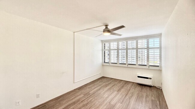 Building Photo - Beautifully Renovated 2-Bedroom, 2-Bathroom Condo 1-Parking