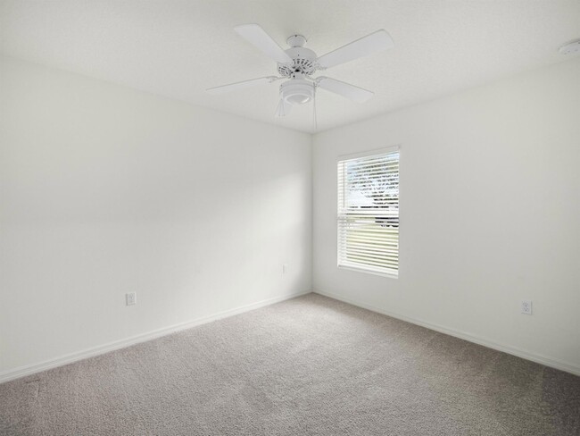 Building Photo - 544 SE Whitmore Dr