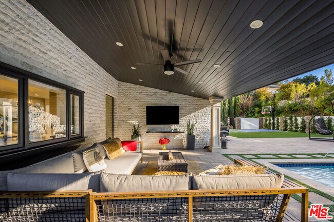 Building Photo - 3677 Eddingham Ave