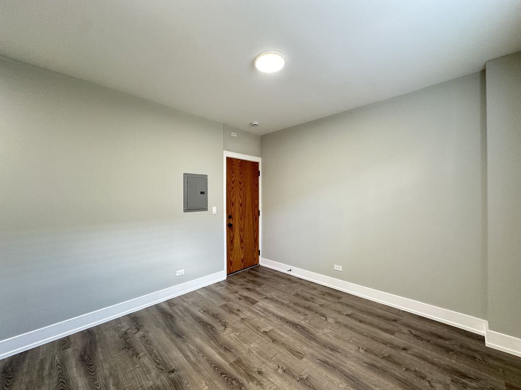 Building Photo - 508 W Belmont Ave