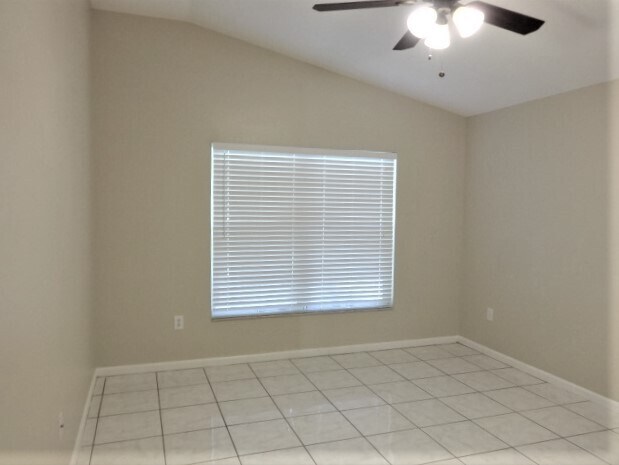 Building Photo - 1027 Summer Breeze Dr