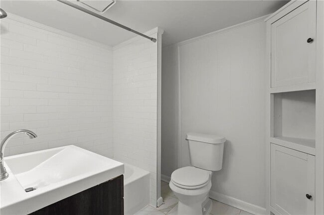 Building Photo - 2208 Forrest Pl NW