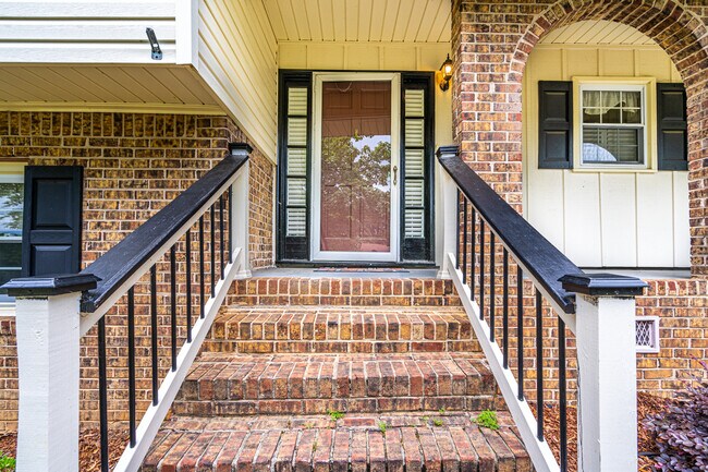 Building Photo - 10215 Melanie Dr SE