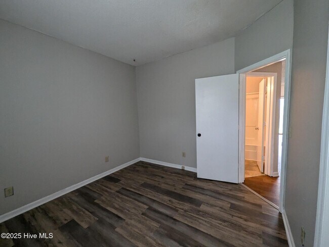 Building Photo - 4210 Wilshire Blvd