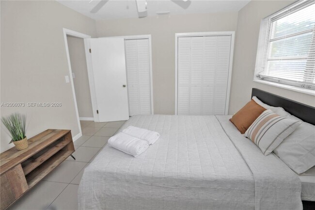 Building Photo - 1225 NE 136th Terrace