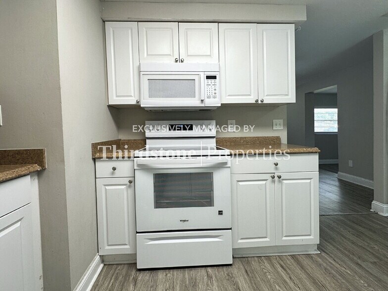 Building Photo - 455 W Clermont Dr