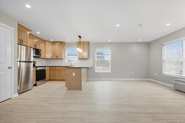 Building Photo - 71 N Main St