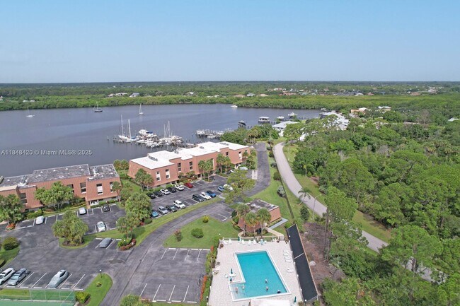 Building Photo - 1013 Shoma Dr