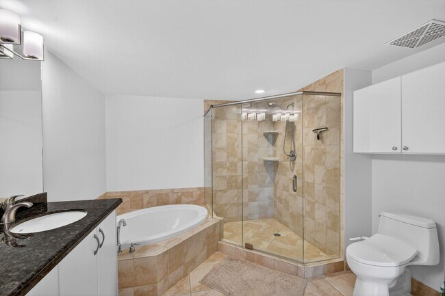 Building Photo - 403 S Sapodilla Ave