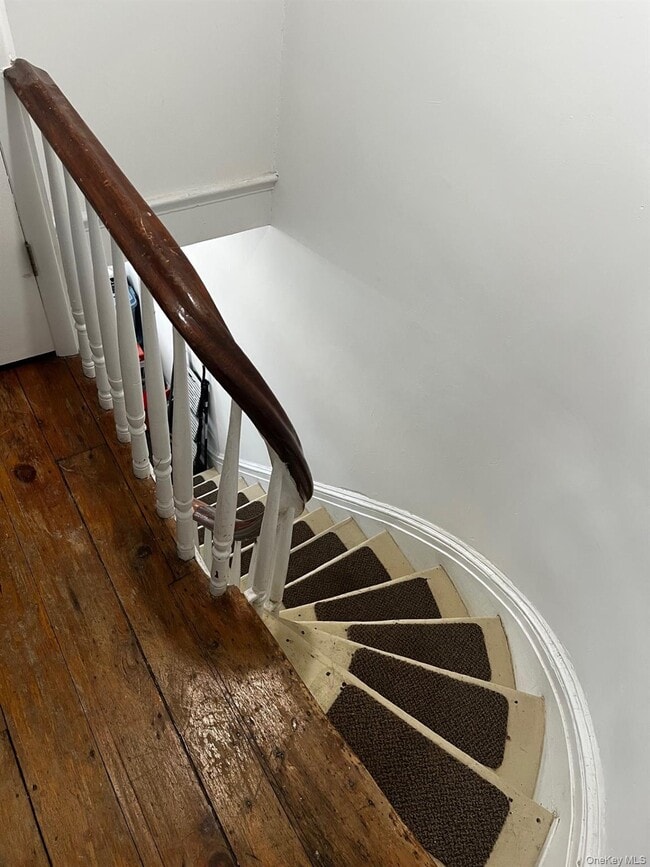 Building Photo - 19 Bridge St