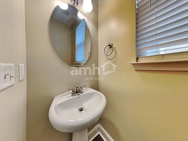 Building Photo - 109 Instructor Ct