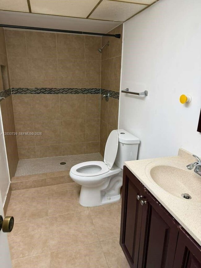 Building Photo - 140 Lakeview Dr