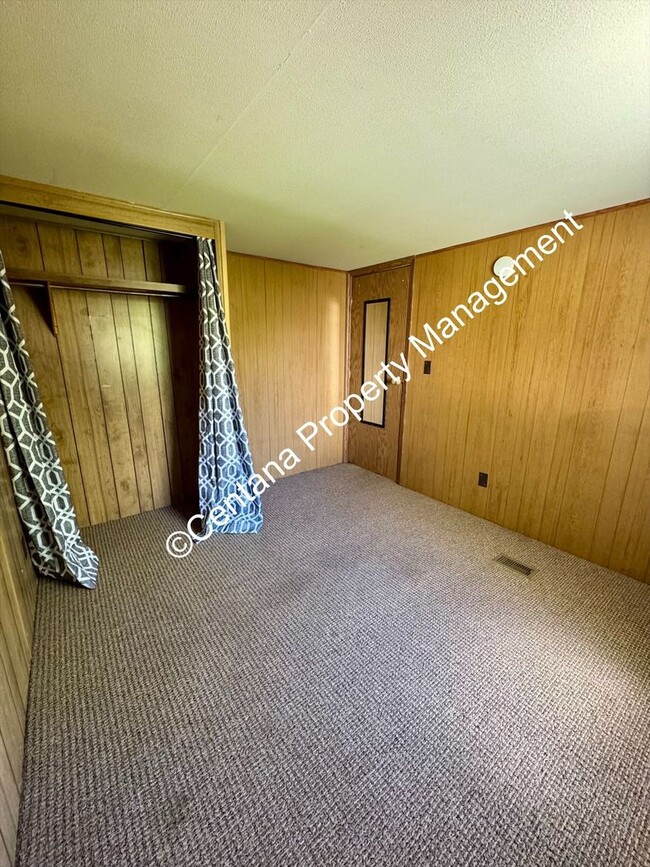 Building Photo - 3 bedroom 2 bathroom mobile home off of Co...