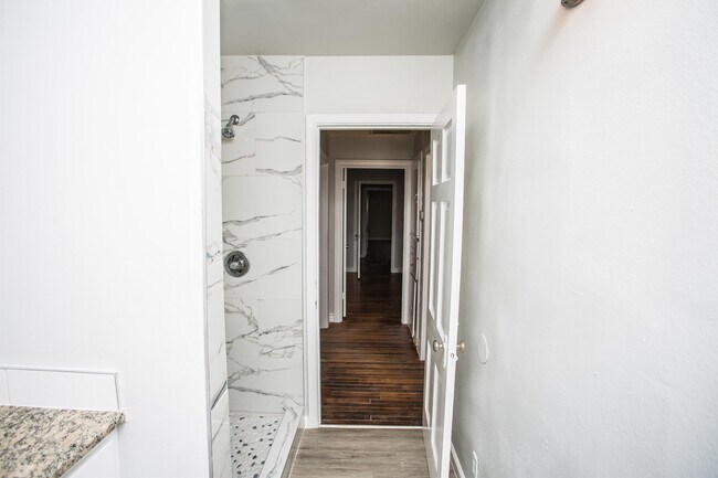 Building Photo - 2408 32nd St