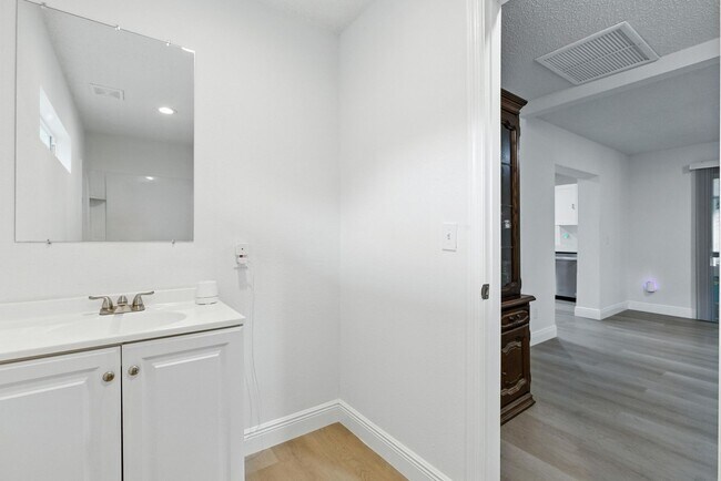 Building Photo - Spacious 4-Bedroom Home in Wildwood – Rece...