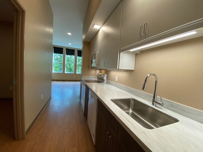 Building Photo - 83 Hanover St