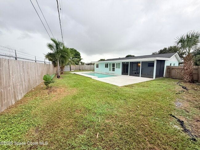 Building Photo - 320 Duet Ave