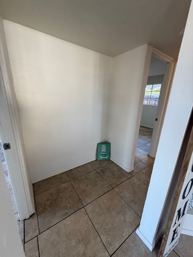 Building Photo - Refreshed and Ready for move in