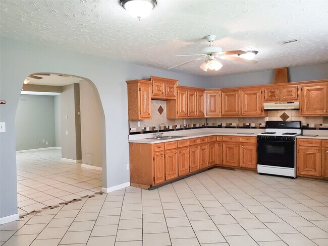 Building Photo - 3020 Sagebrush Dr