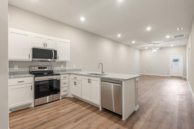 Building Photo - Comfort Meets Modern Design
