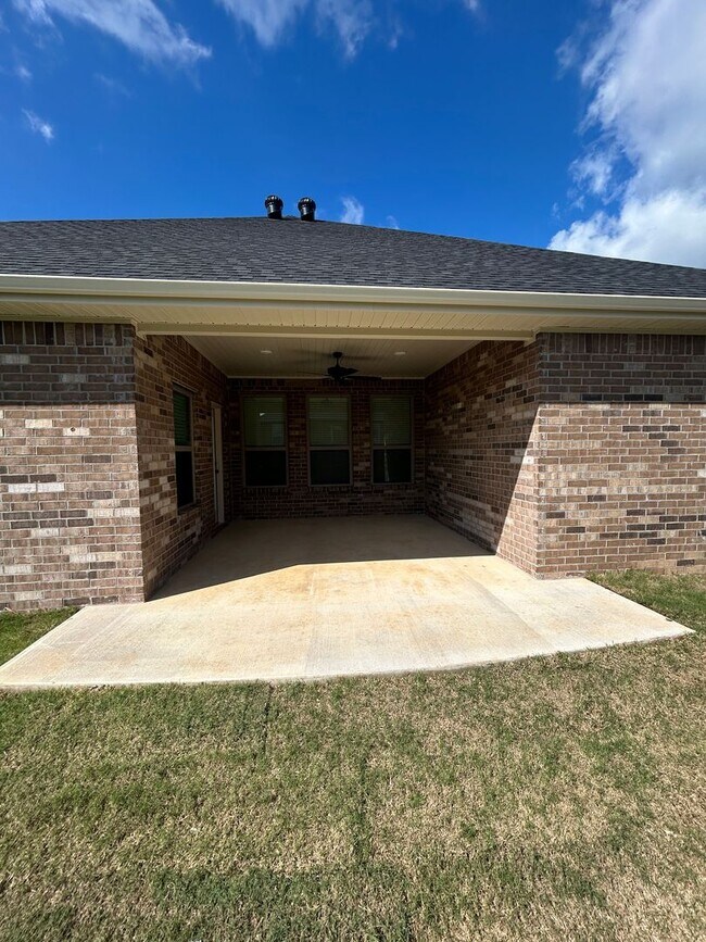 Building Photo - Beautiful Modern Home in Pea Ridge!