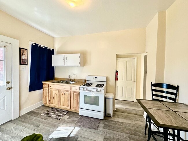 Building Photo - 1501-03 13th Ave