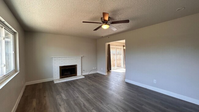 Building Photo - 2960 Cabrillo Dr