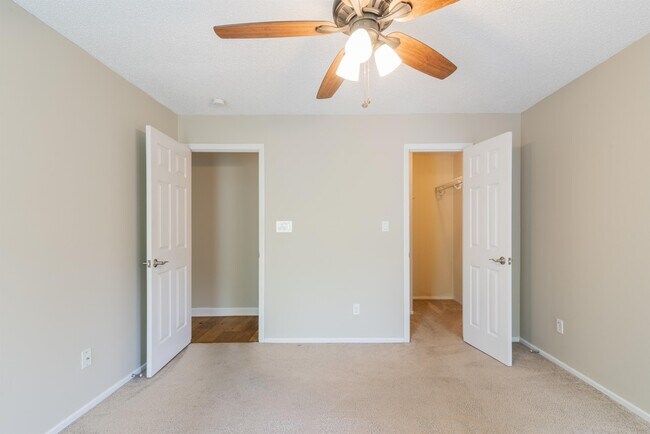 Building Photo - 2516 Cranbrook Ln