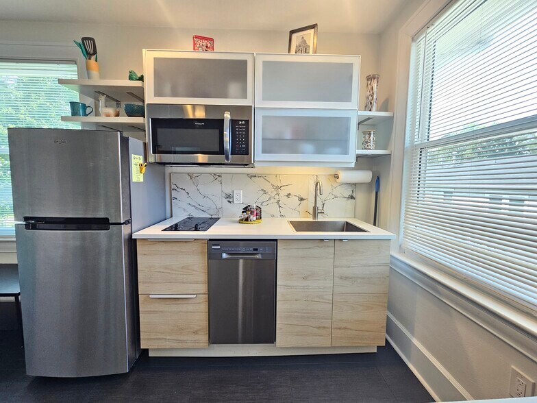 Building Photo - 3541 Fort Ave