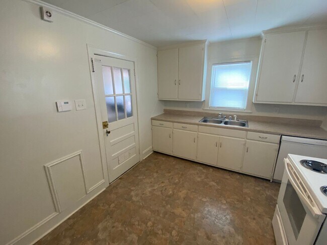 Building Photo - Renovated Walltown Duplex - Walk to Duke / 9th St Etc!