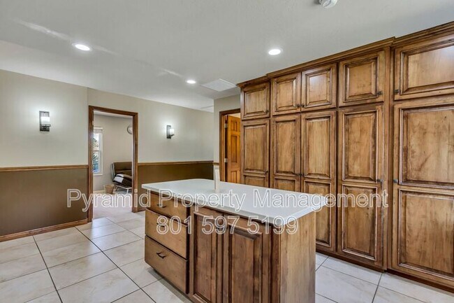 Building Photo - 10971 Cindy Cir
