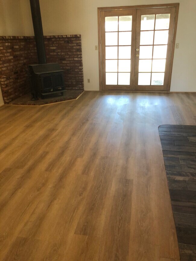 Family Room - 617 S Gold Canyon St