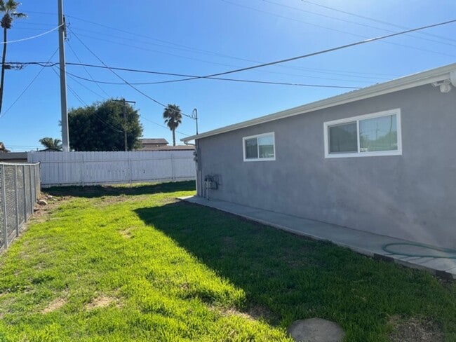 Building Photo - Lovely 1 story, fully remodeled house
