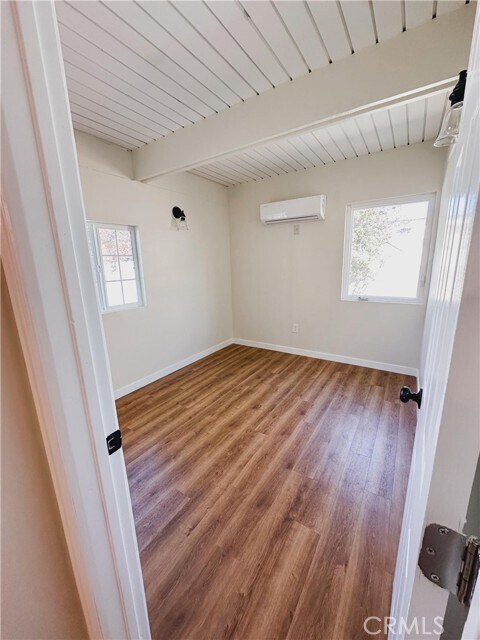 Building Photo - 11571 Archwood St