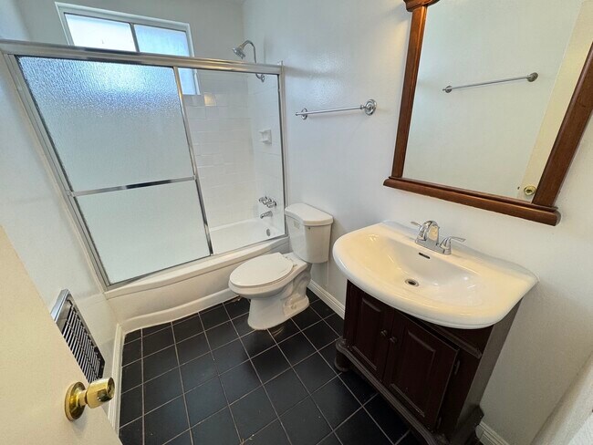 Building Photo - 1126 W 37th Pl