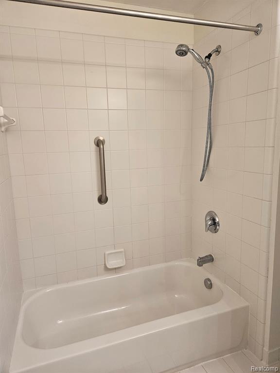 Building Photo - 264 Village Way S