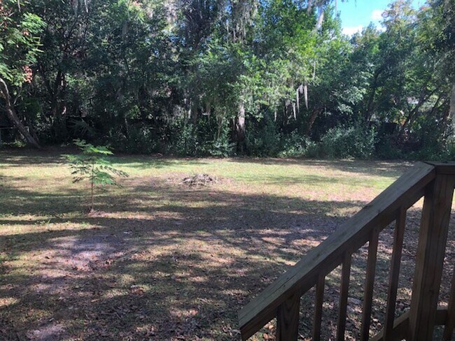 Building Photo - 4 Bed 1 Bath Home | Pet Friendly | Washer ...