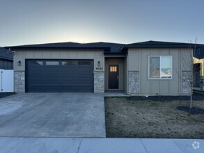Building Photo - 16543 Red Oak Dr