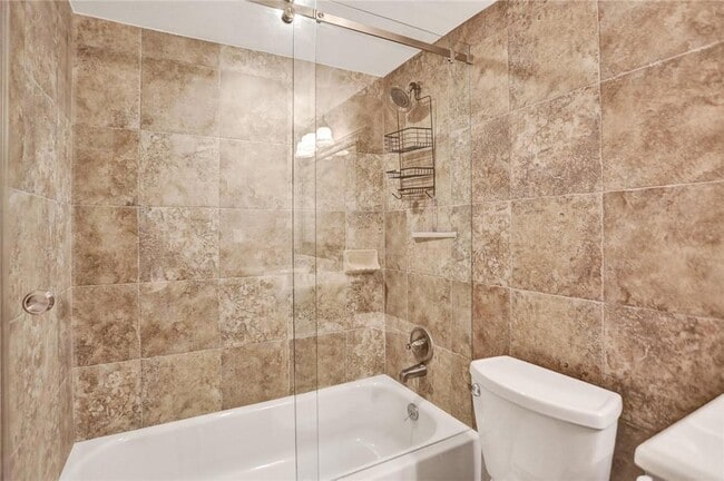 Building Photo - 1160 Hillsboro Mile Unit 904