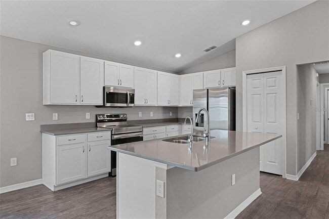 Building Photo - 1020 SILAS St
