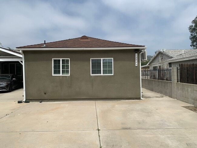 Building Photo - Super cute-Super-Spacious-1+1  ADU Apartme...