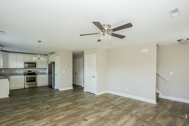 Building Photo - 104 High Ave SW