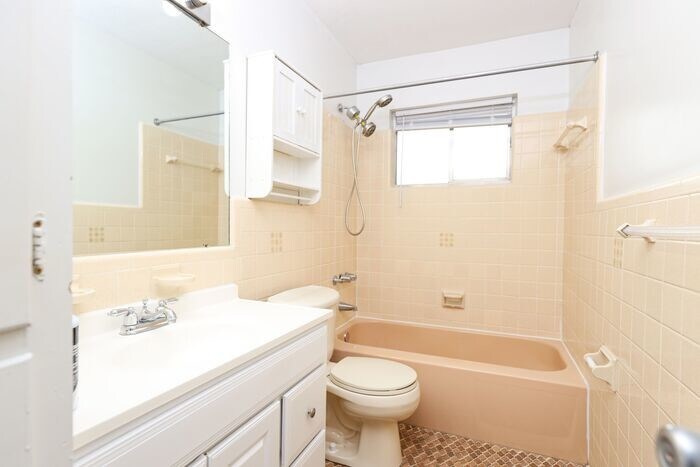 Building Photo - 3591 Robert E Lee Dr